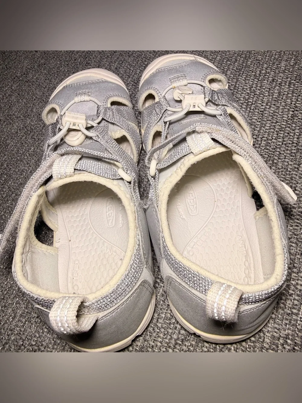Keen Kids' Seacamp II CNX silver star/white sandal washable bungee Velcro size 3
